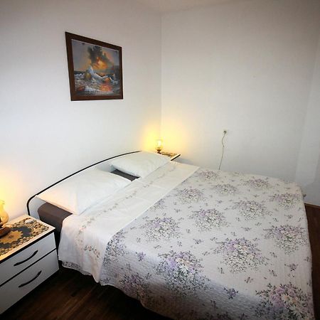 Apartment Leana Selce Exterior photo