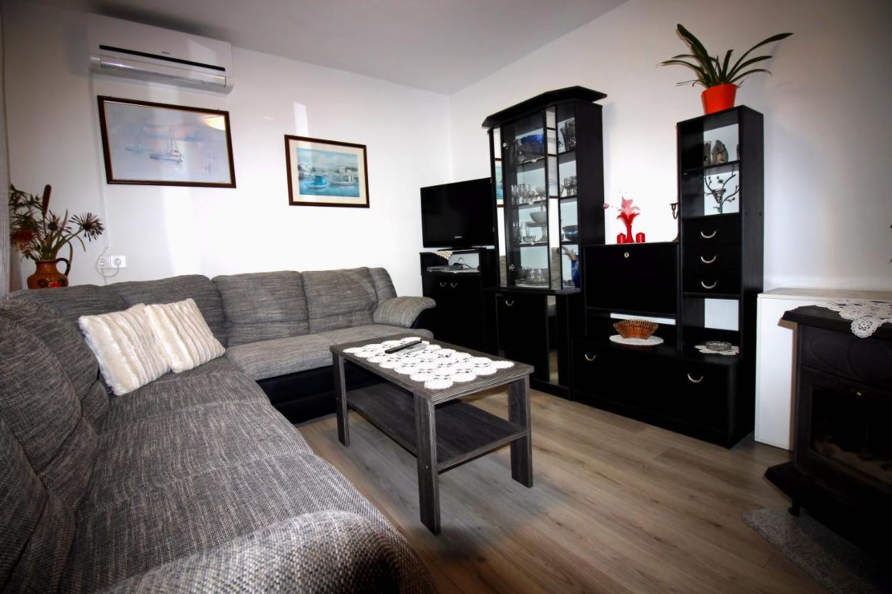 Apartment Leana Selce Exterior photo